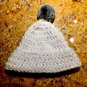 Chunky knit pom pom beanie hat